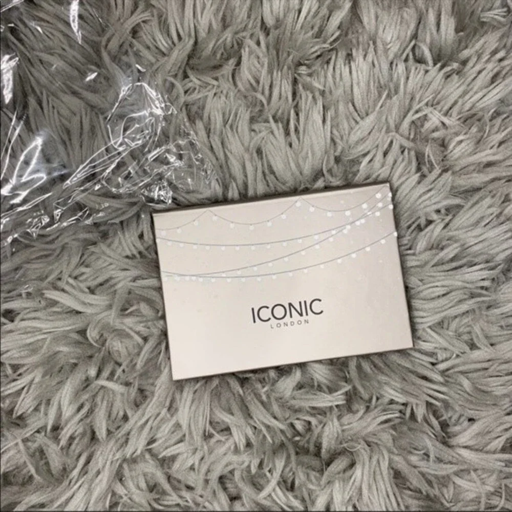 Iconic London blaze chaser face makeup palette blush, bronzer, & highlight